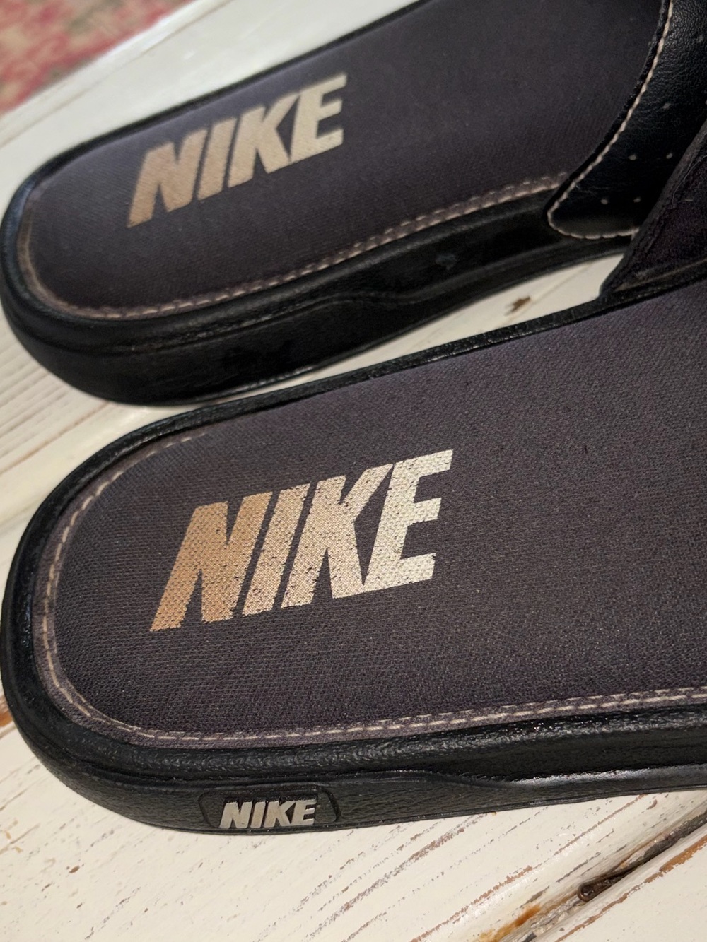 Nike Men’s Comfort Black and Silver Slide Sandals - Picture 3 of 6